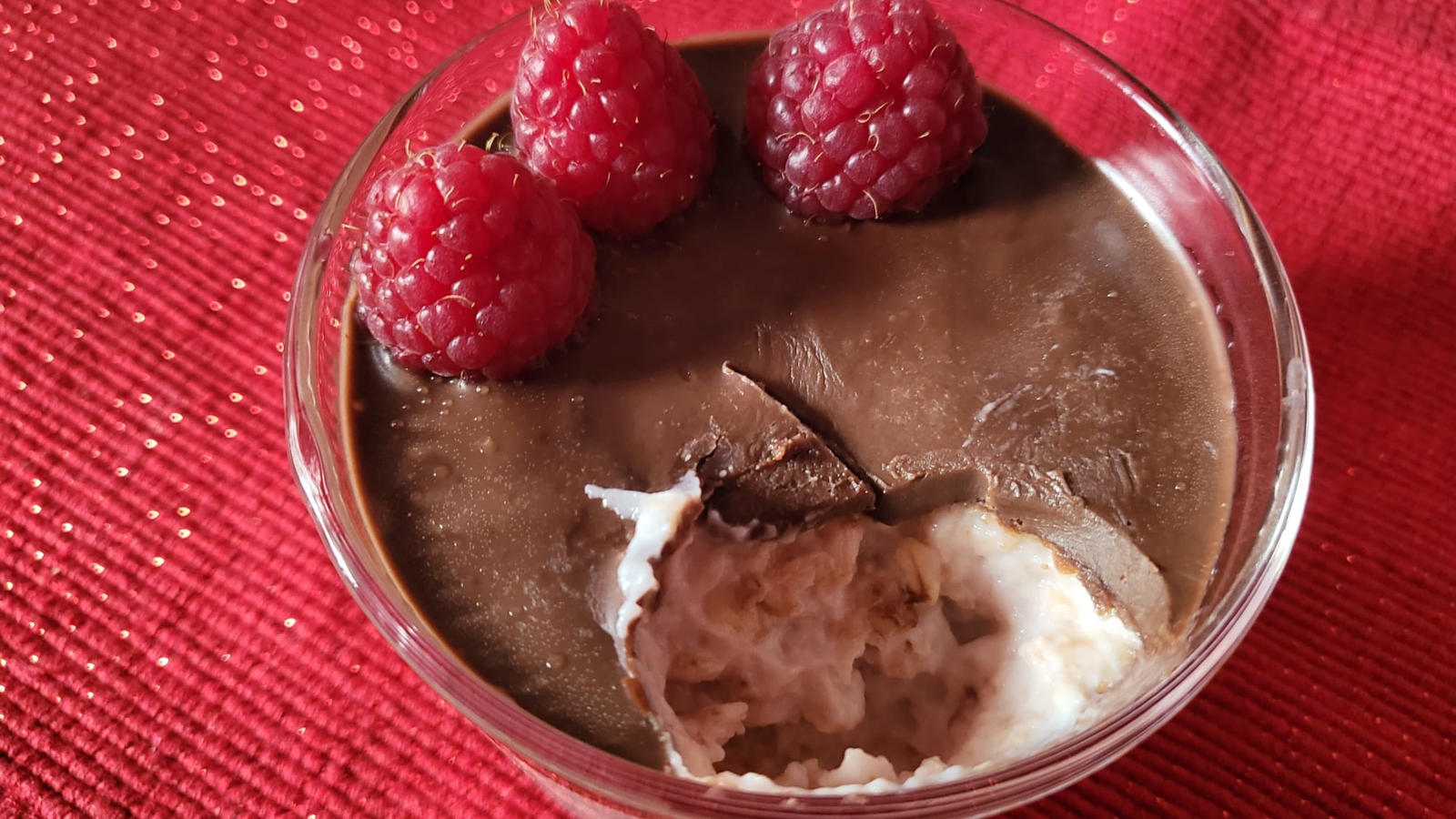 Overnight oats proteico alla nocciola e lamponi