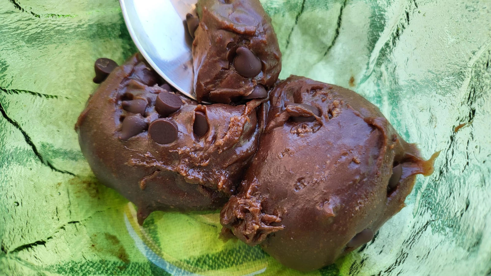 Chewy cookie dough proteico al cioccolato e burro d'arachidi