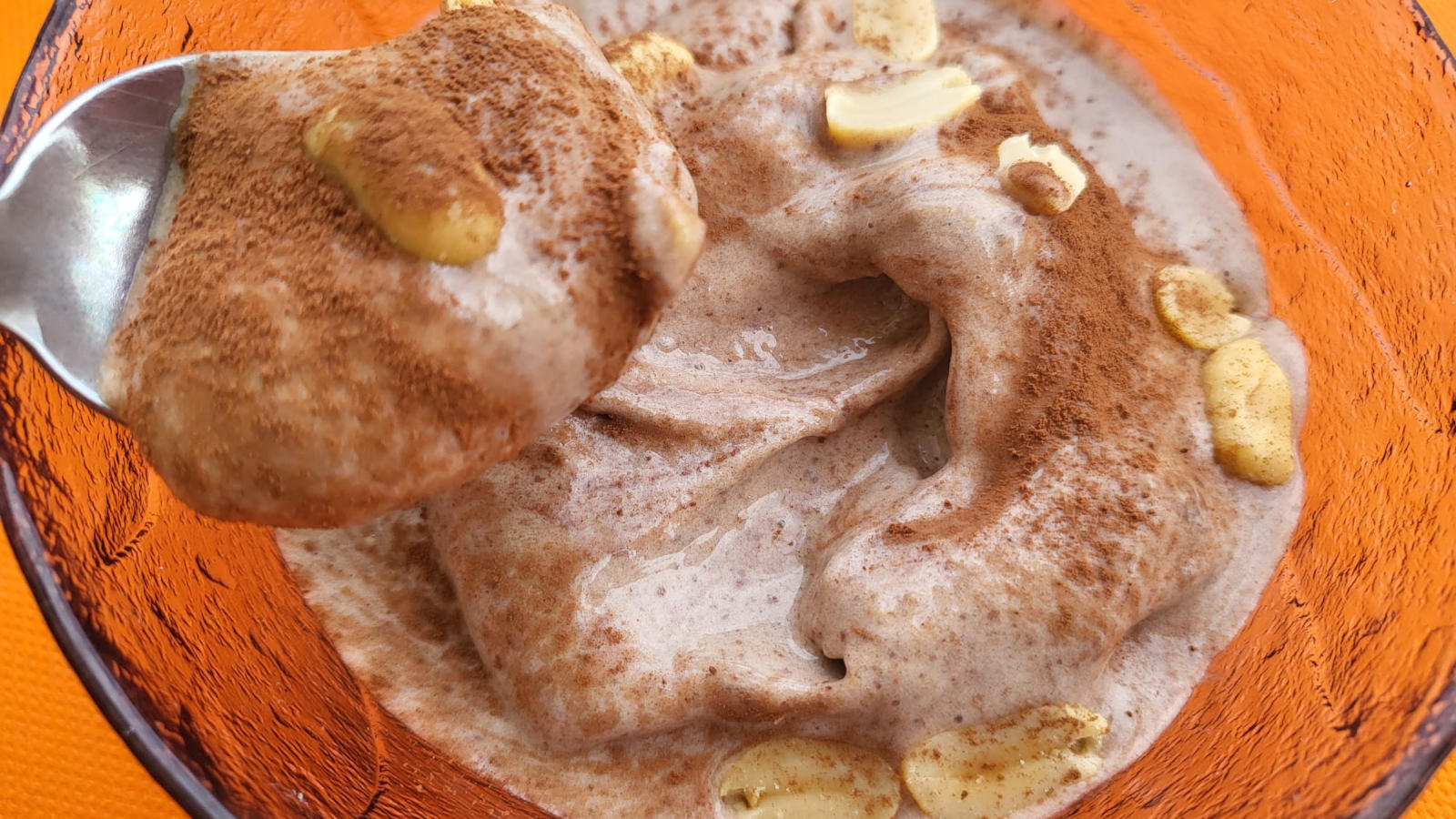 Nice cream proteico al burro d'arachidi e cioccolato