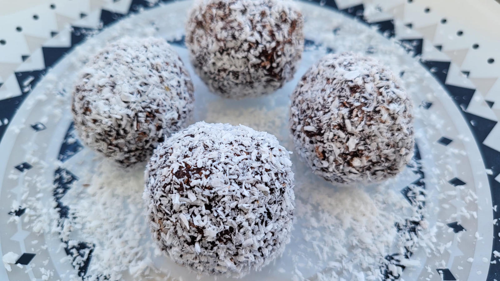 Tartufini proteici al cioccolato e cocco