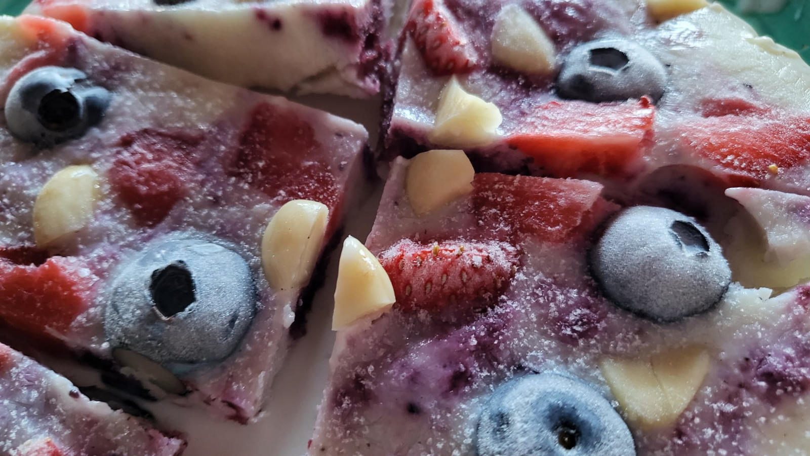 Frozen yogurt proteico con frutta fresca