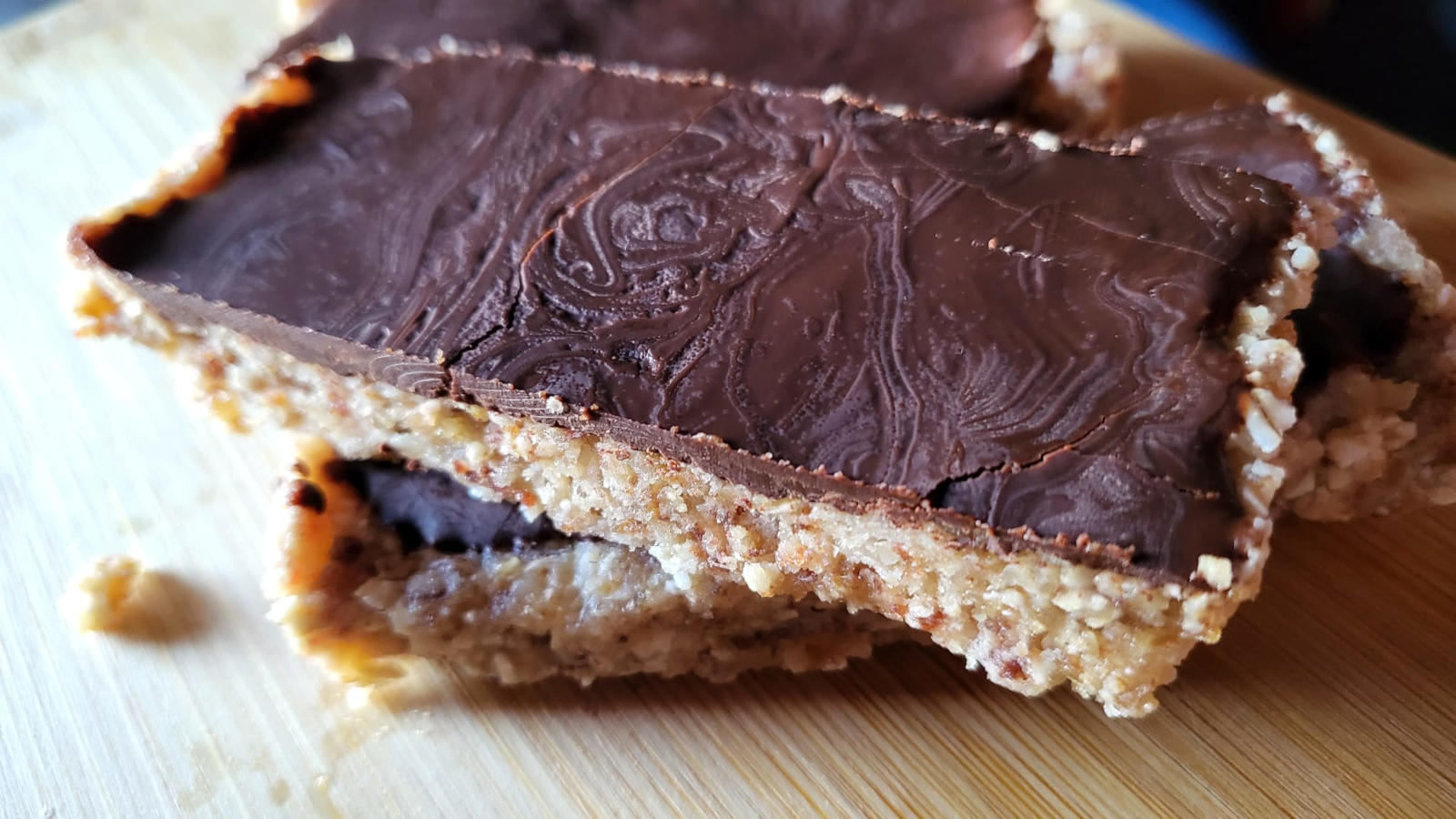 Barrette proteiche con datteri, avena e noci