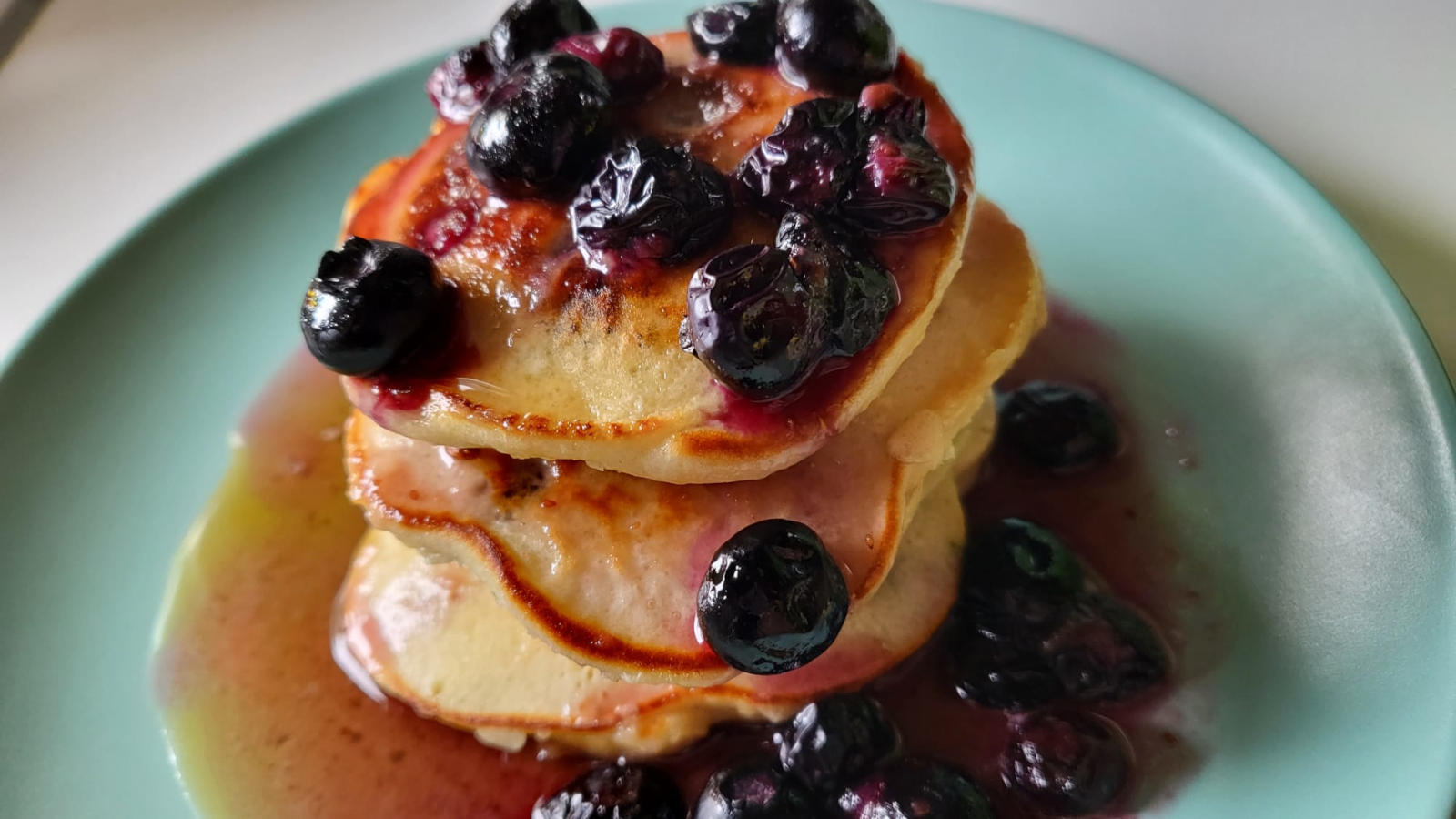 Pancakes proteici ai mirtilli