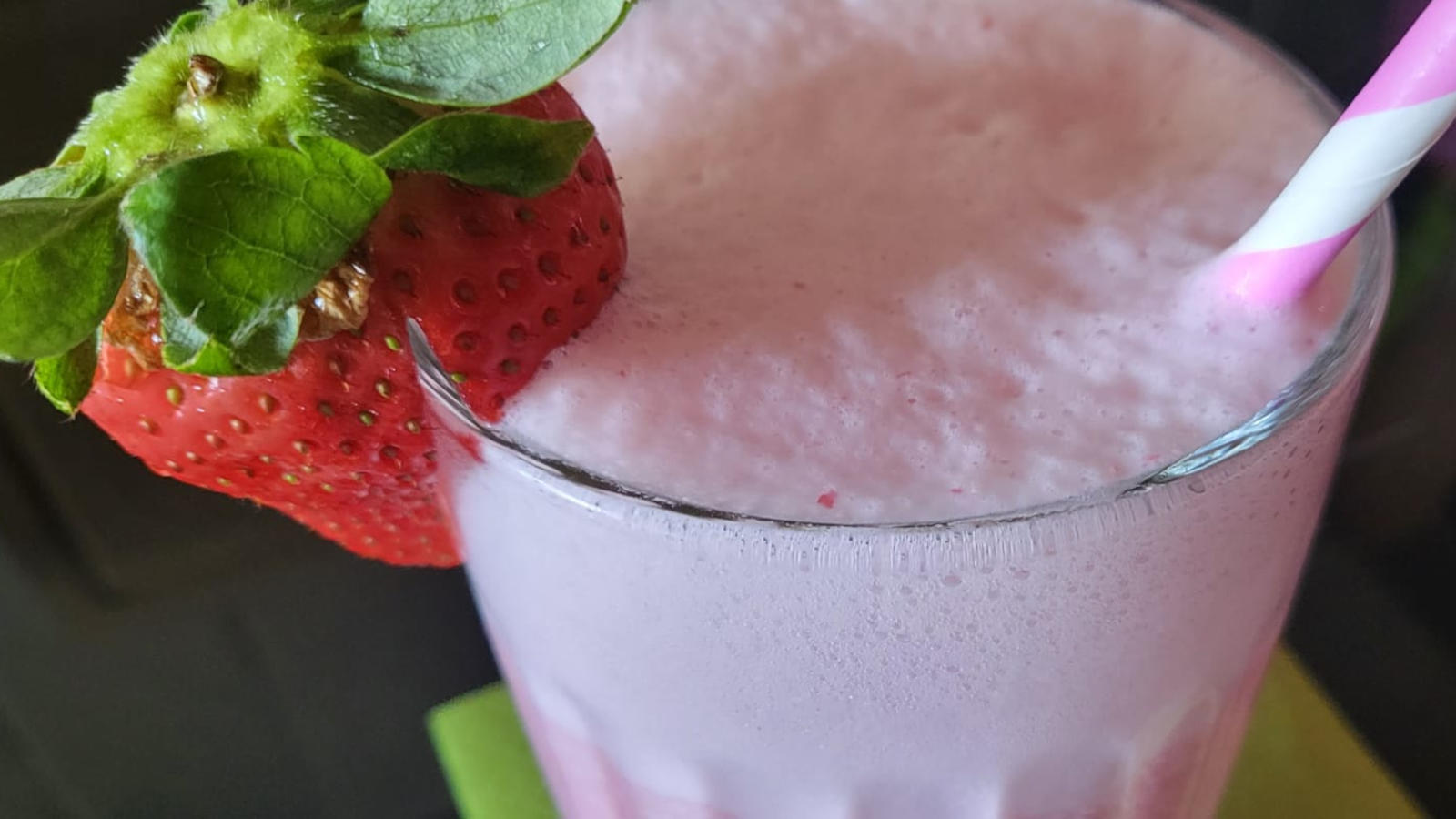 Smoothie proteico alle fragole e cocco