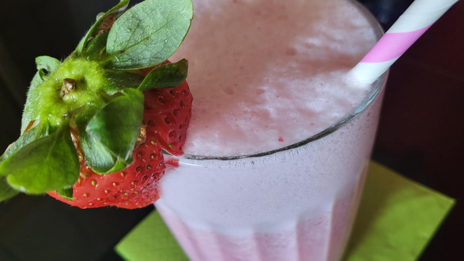 Smoothie proteico alle fragole e cocco
