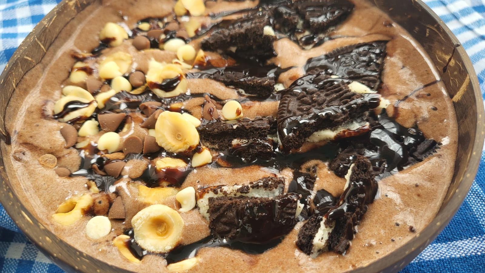 Oreo smoothie bowl proteica