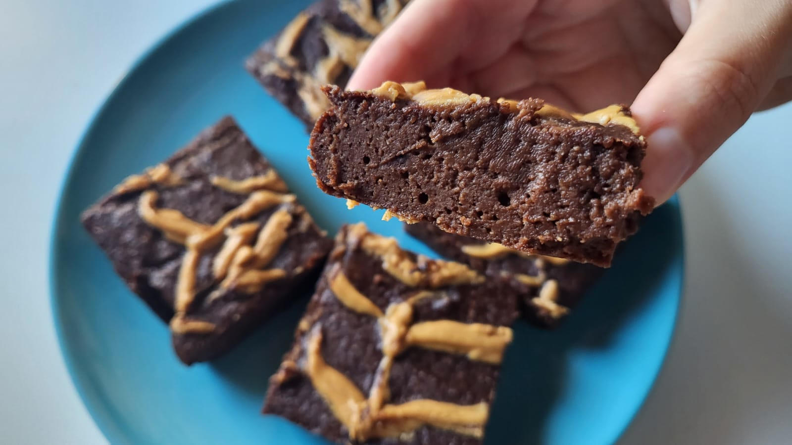 Brownies proteici al cioccolato e burro d'arachidi