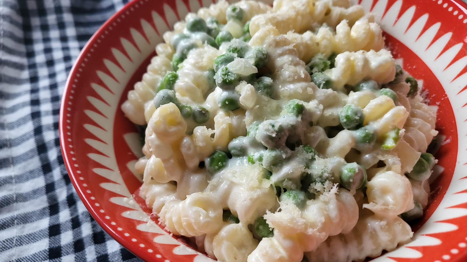 Pasta con piselli e Philadelphia