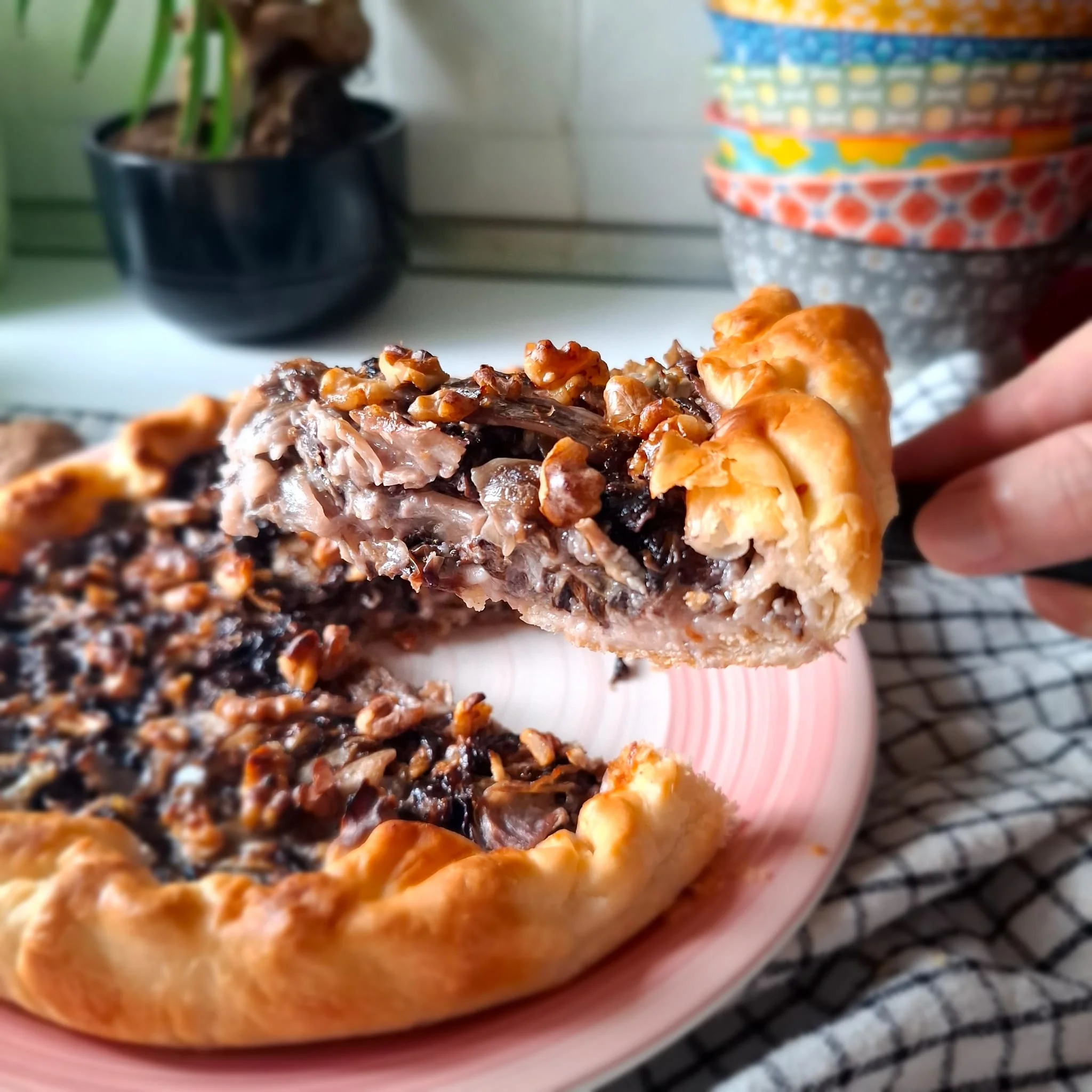 Torta salata radicchio, gorgonzola e noci