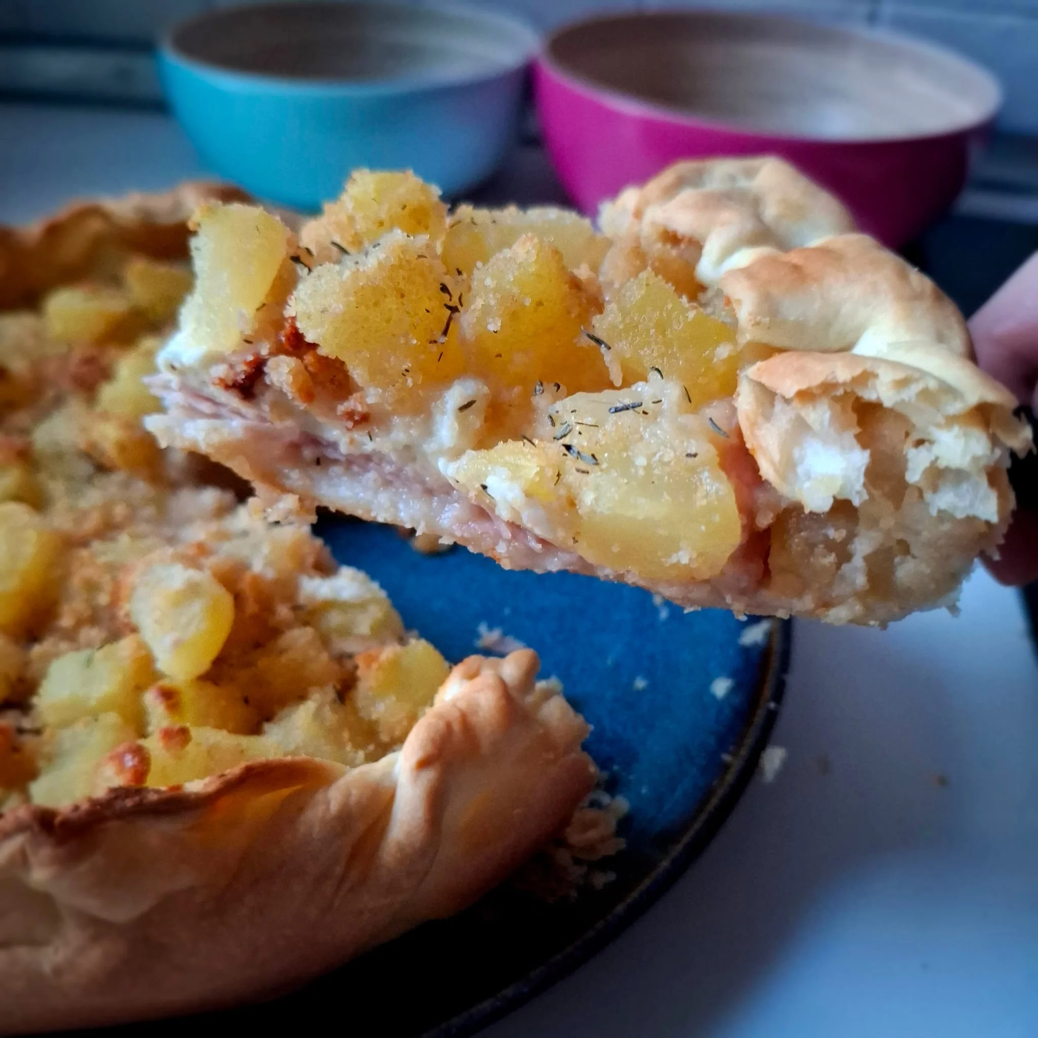 Torta salata con patate, prosciutto e stracchino