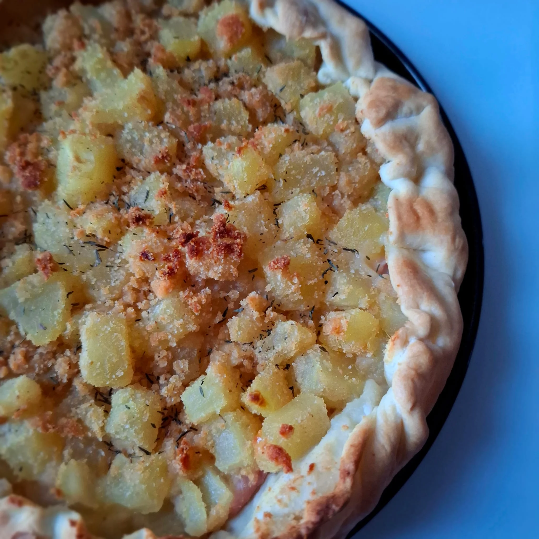 Torta salata con patate, prosciutto e stracchino