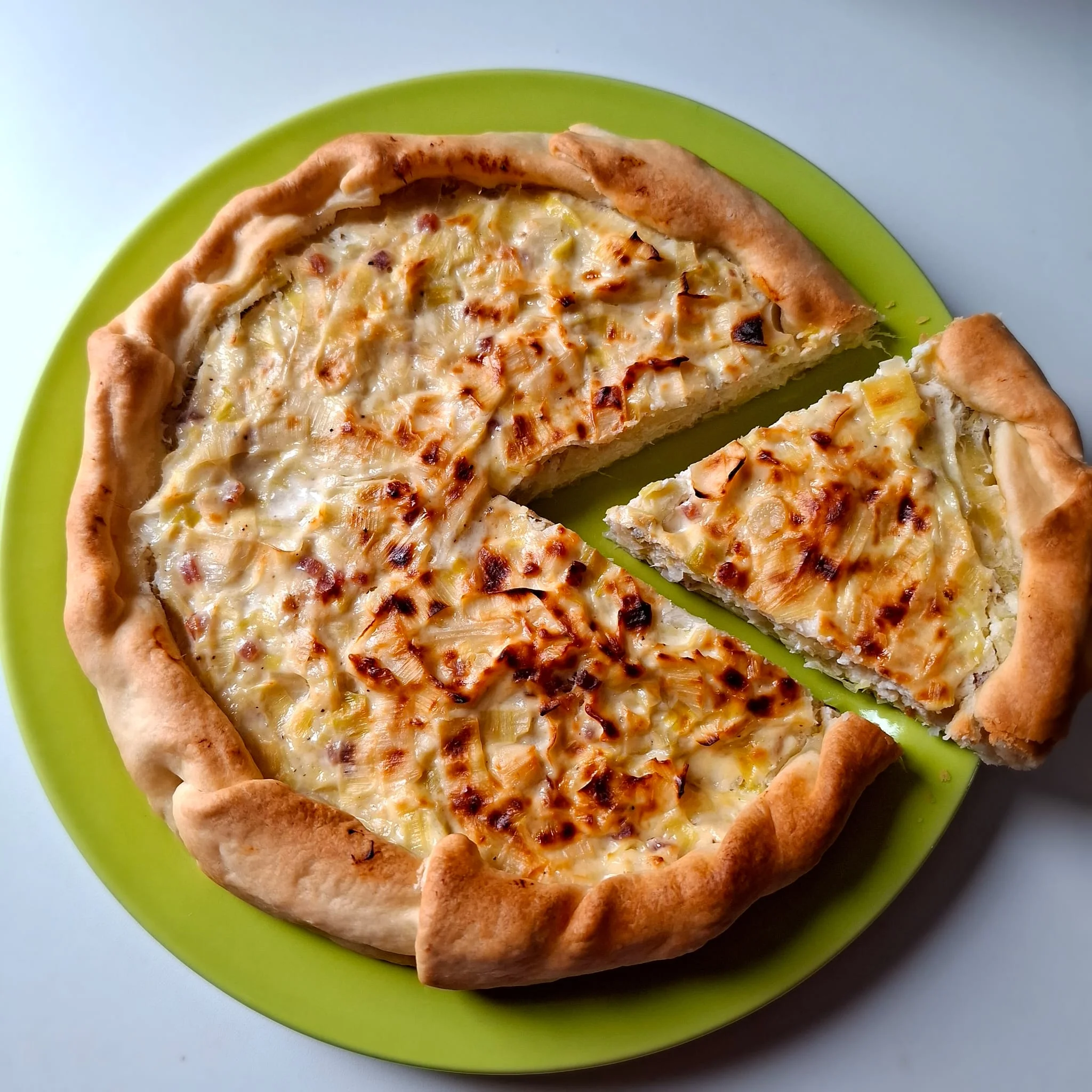 Torta salata porri e speck