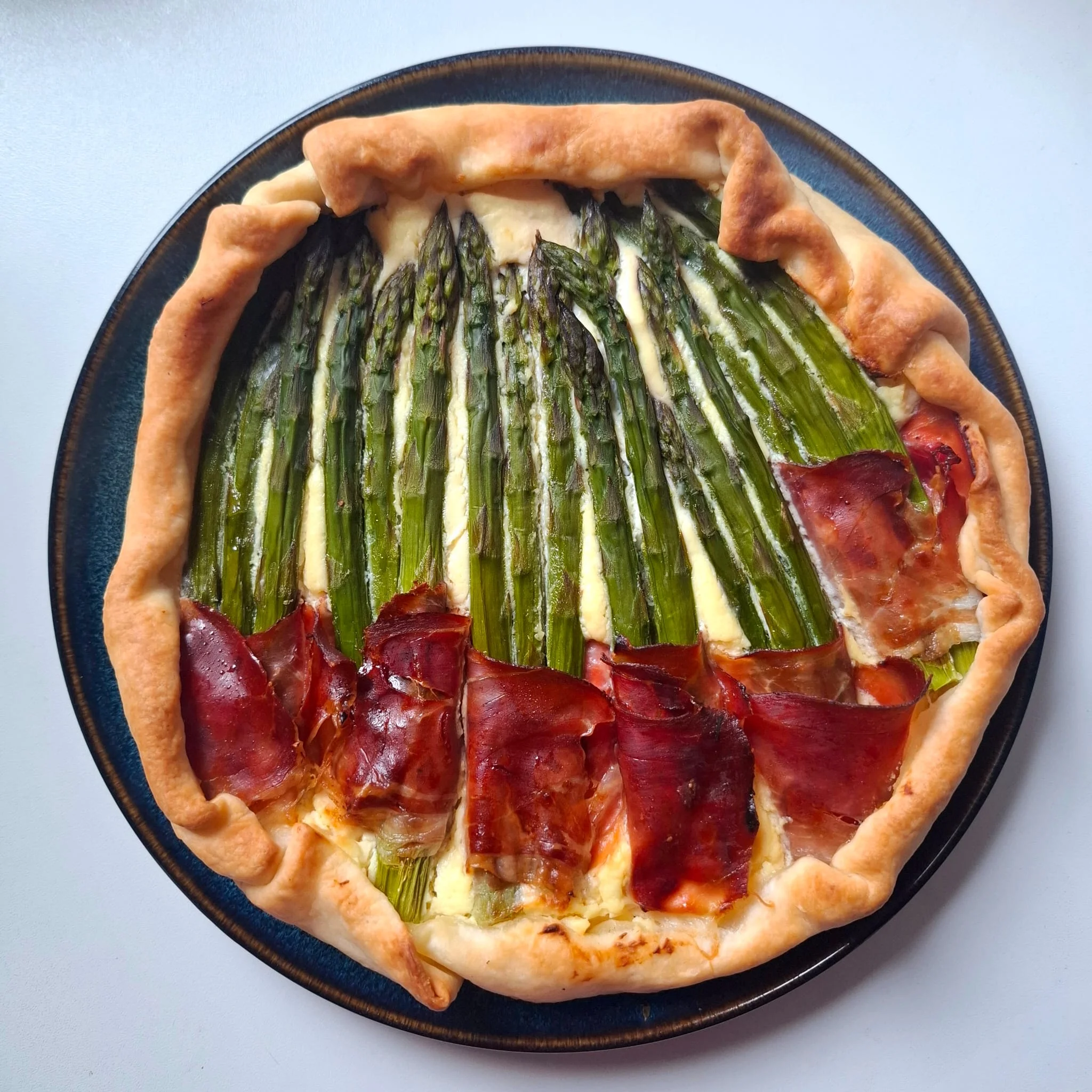 Torta salata asparagi e speck
