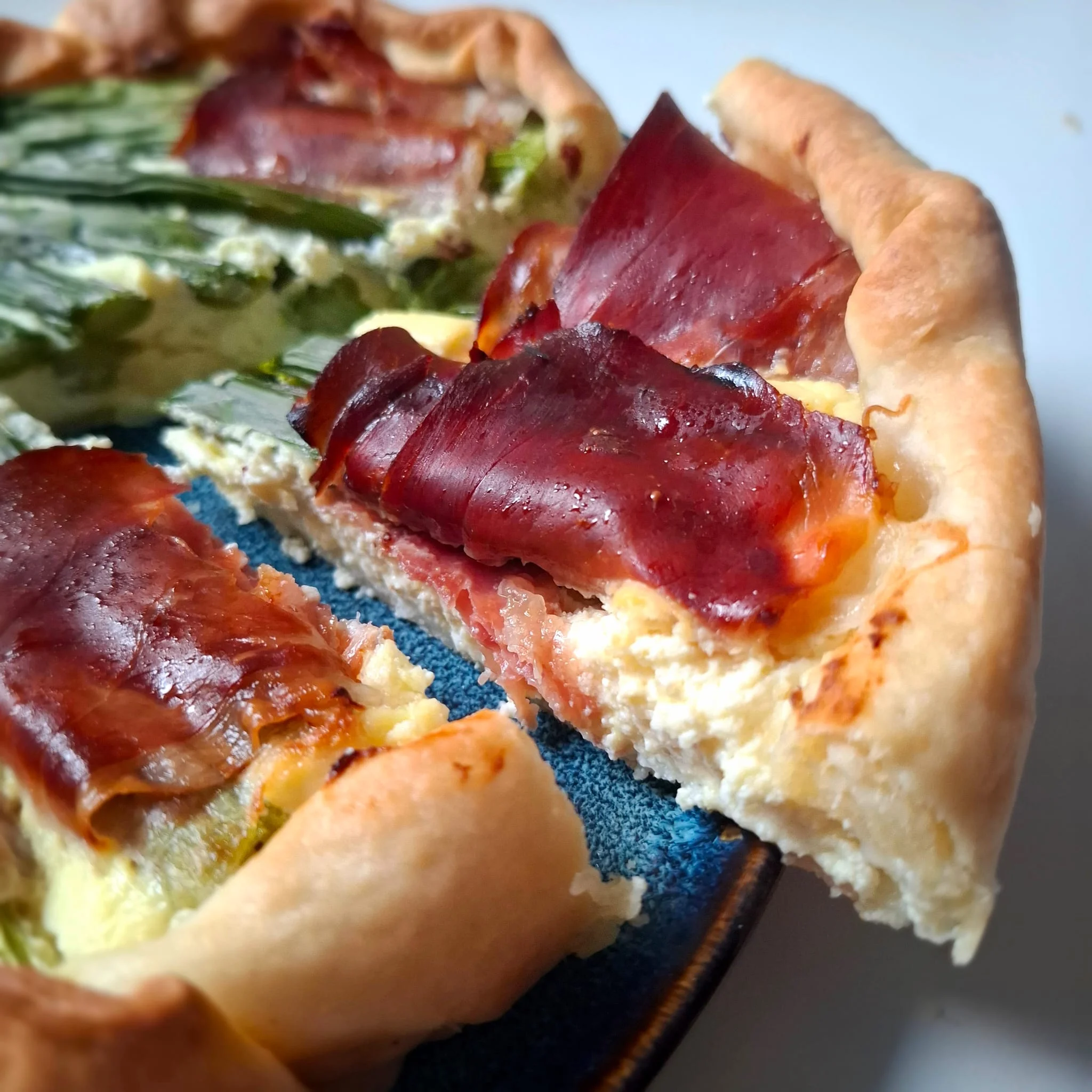 Torta salata asparagi e speck