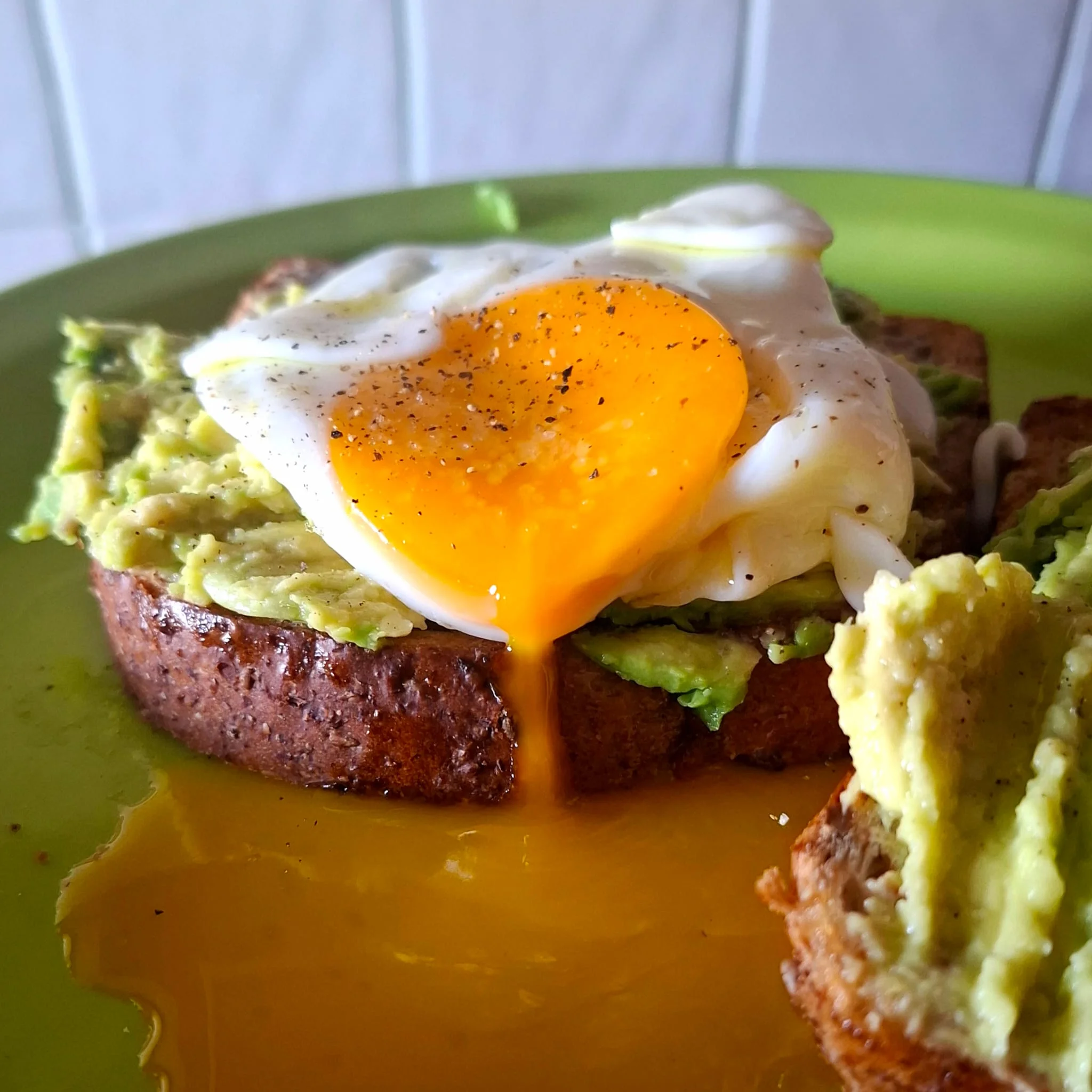 Avocado Egg Toast - Avocado Toast con uovo
