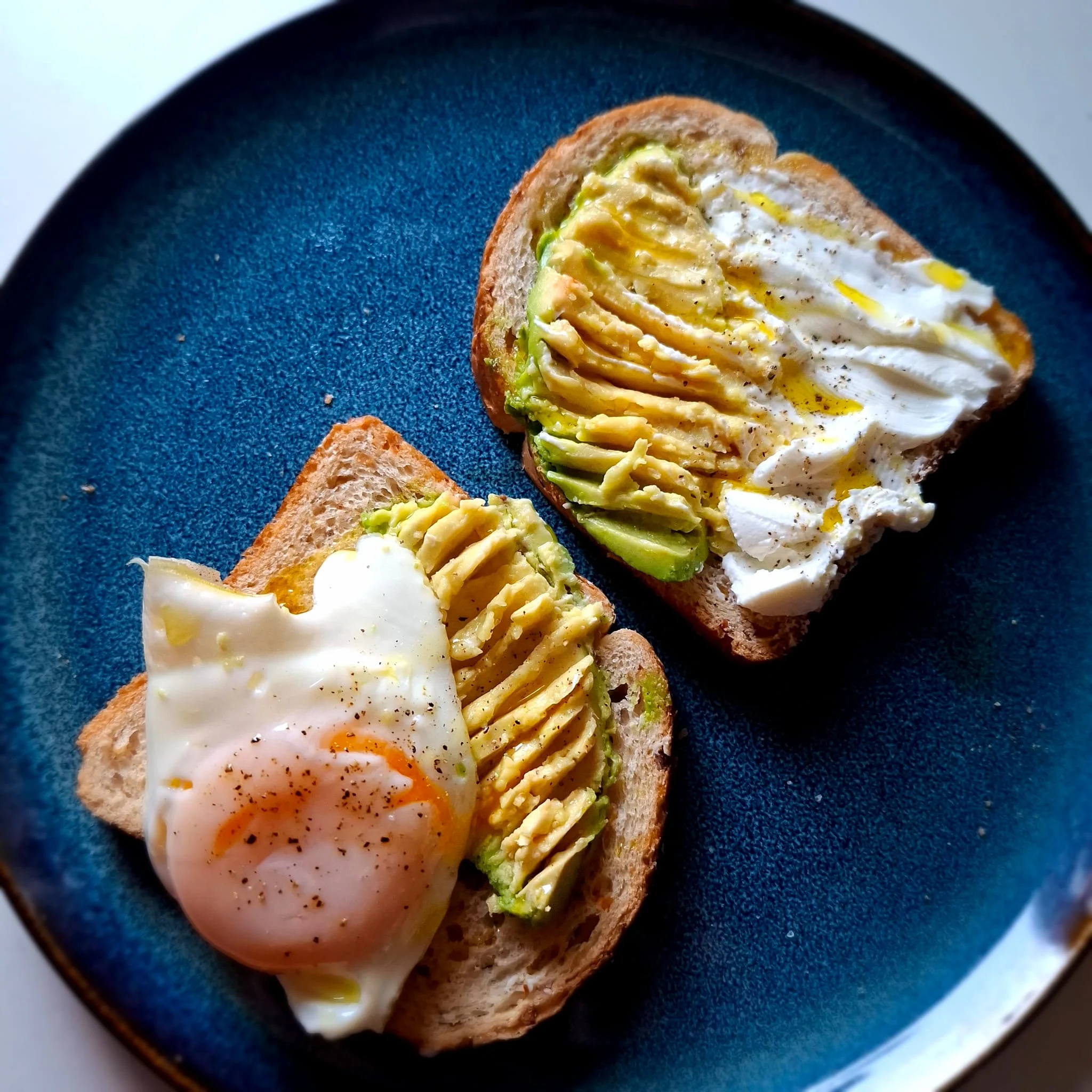 Avocado Egg Toast - Avocado Toast con uovo