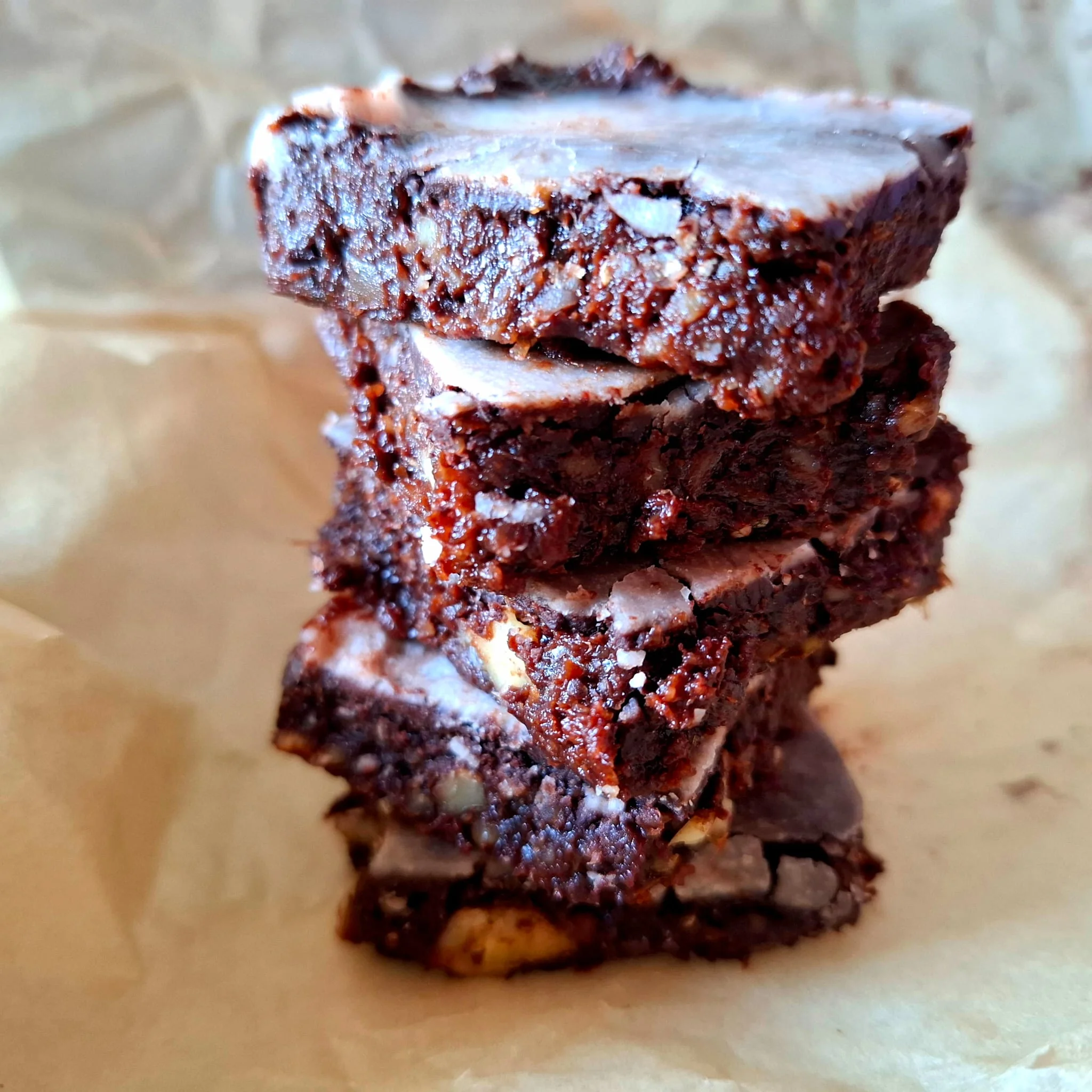 Brownie al cioccolato e noci senza cottura