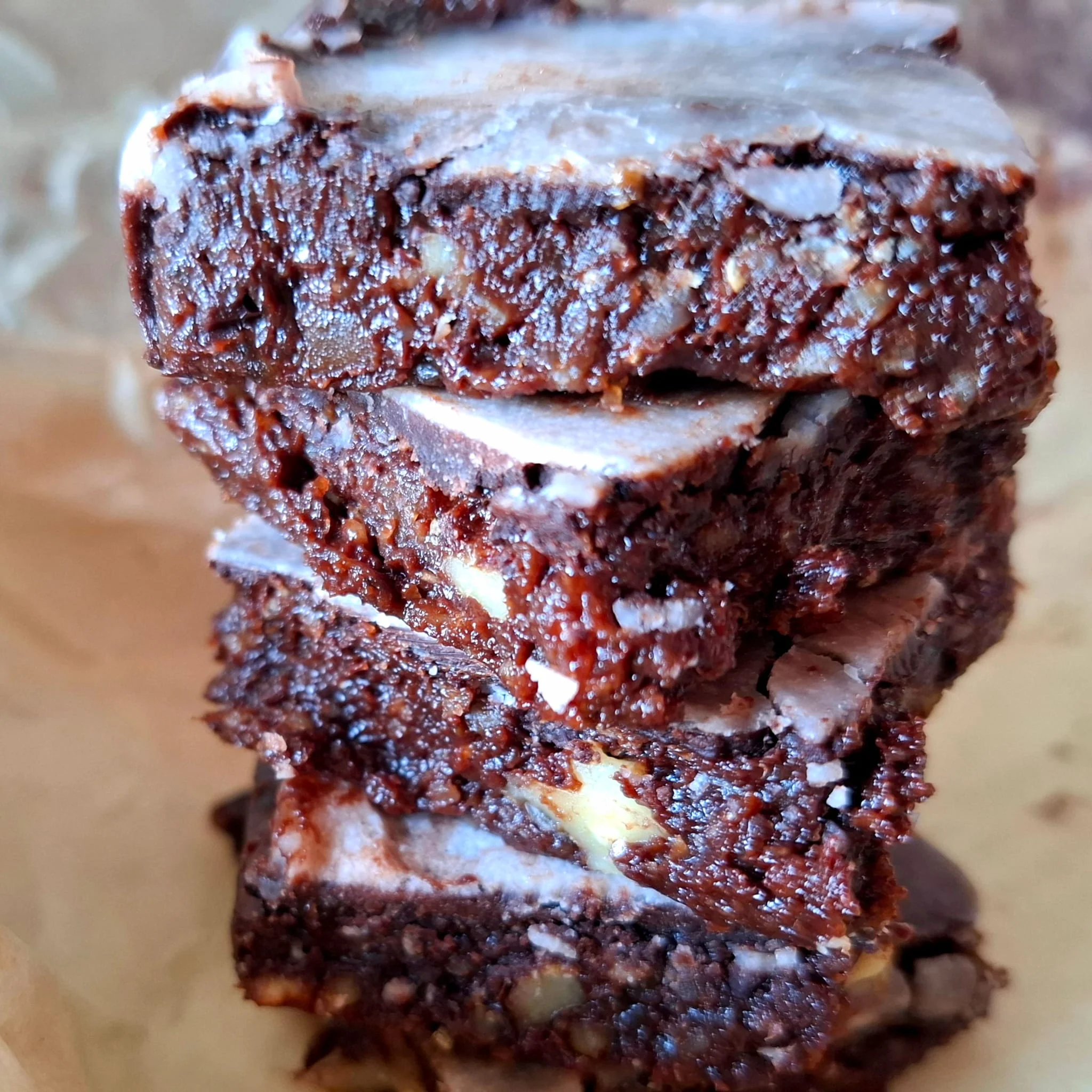 Brownie al cioccolato e noci senza cottura
