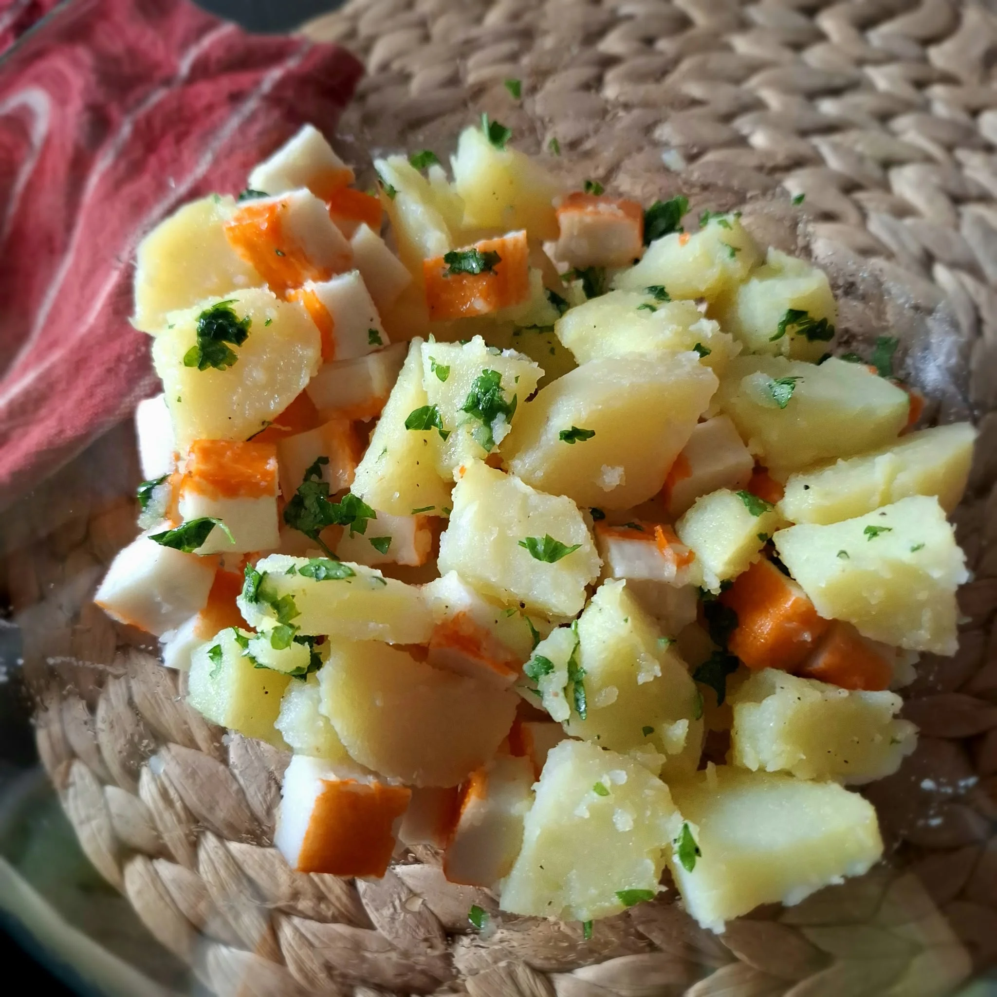 Insalata di patate e surimi