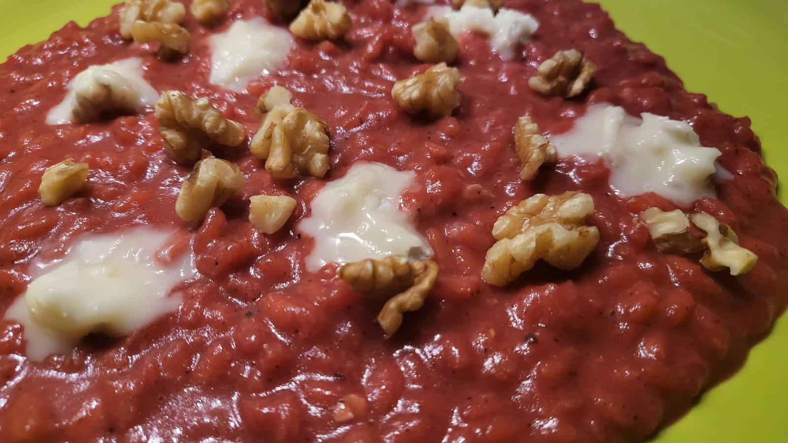 Risotto alla barbabietola con noci e gorgonzola