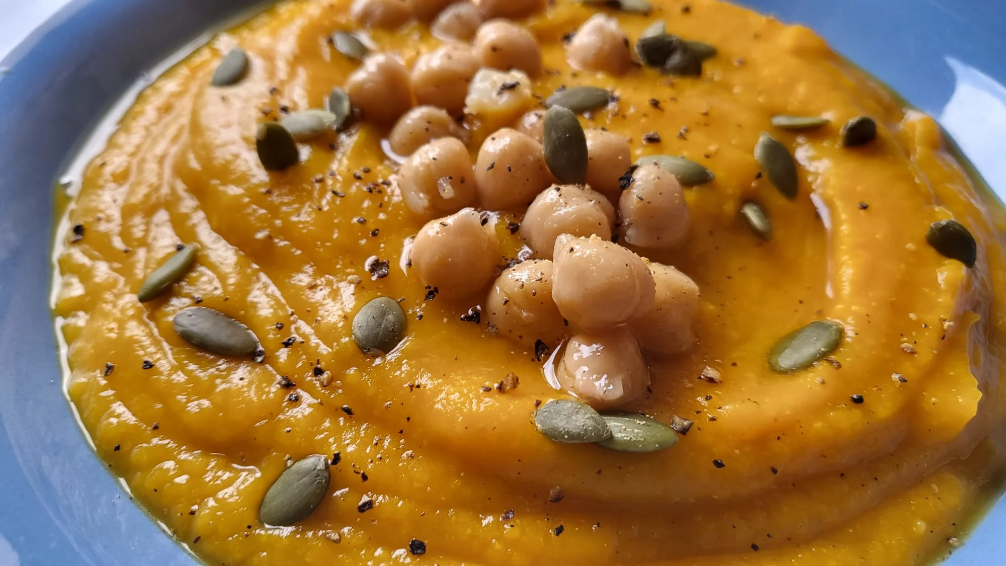 Zuppa di zucca con ceci