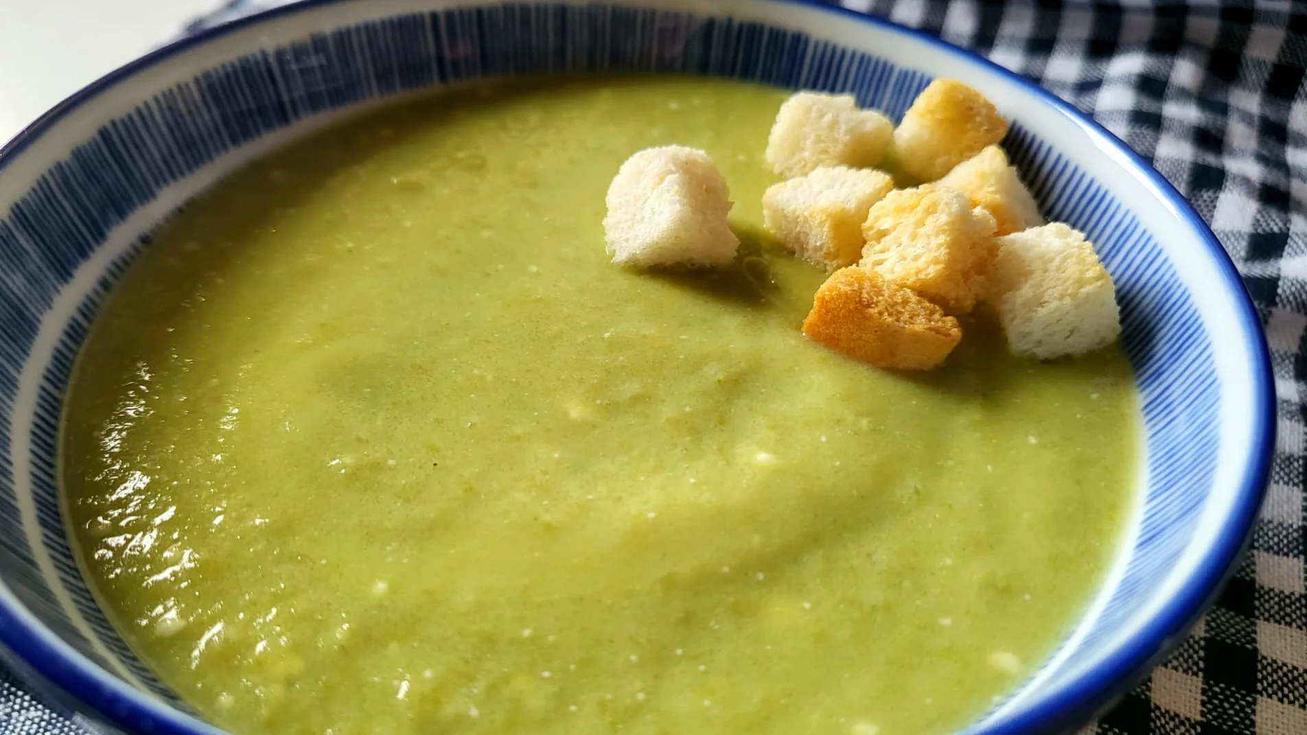 Vellutata di piselli e ricotta