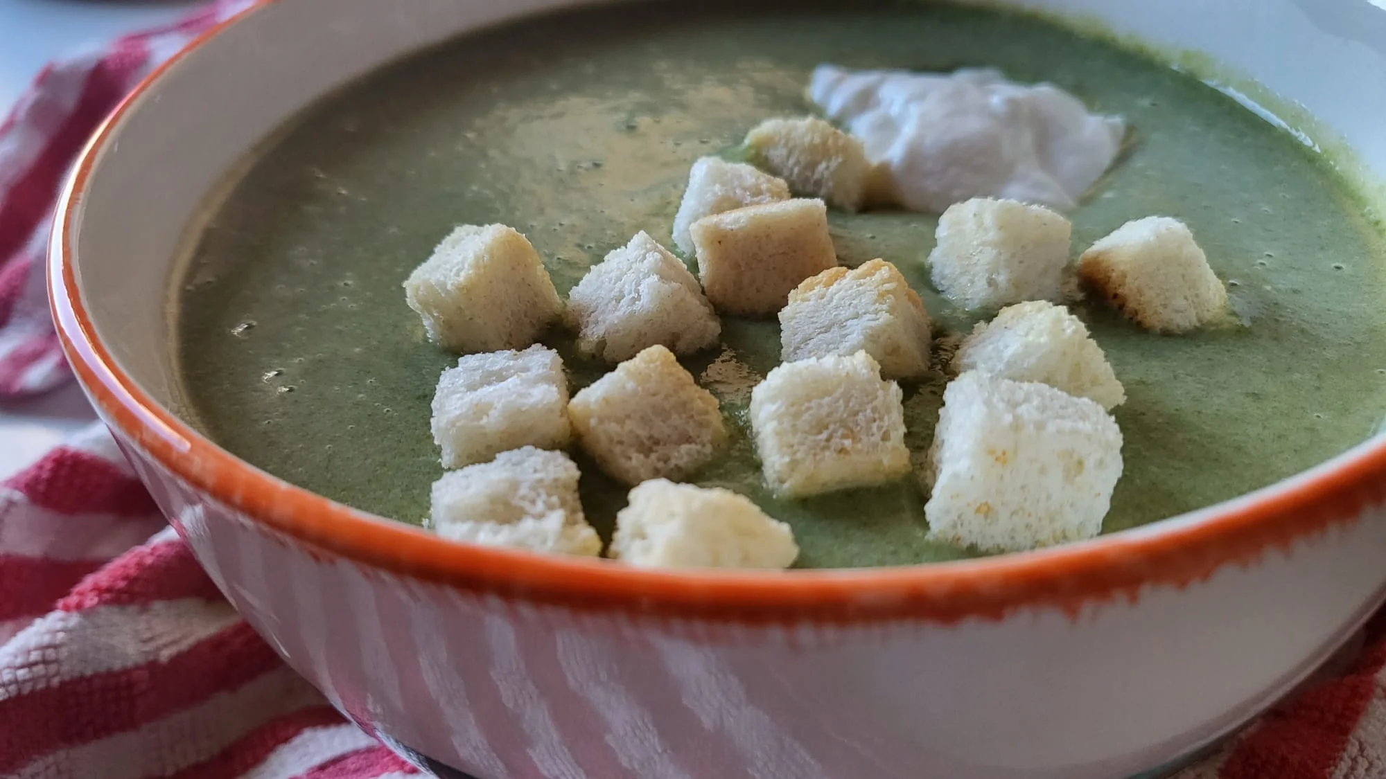 Vellutata di spinaci e ricotta