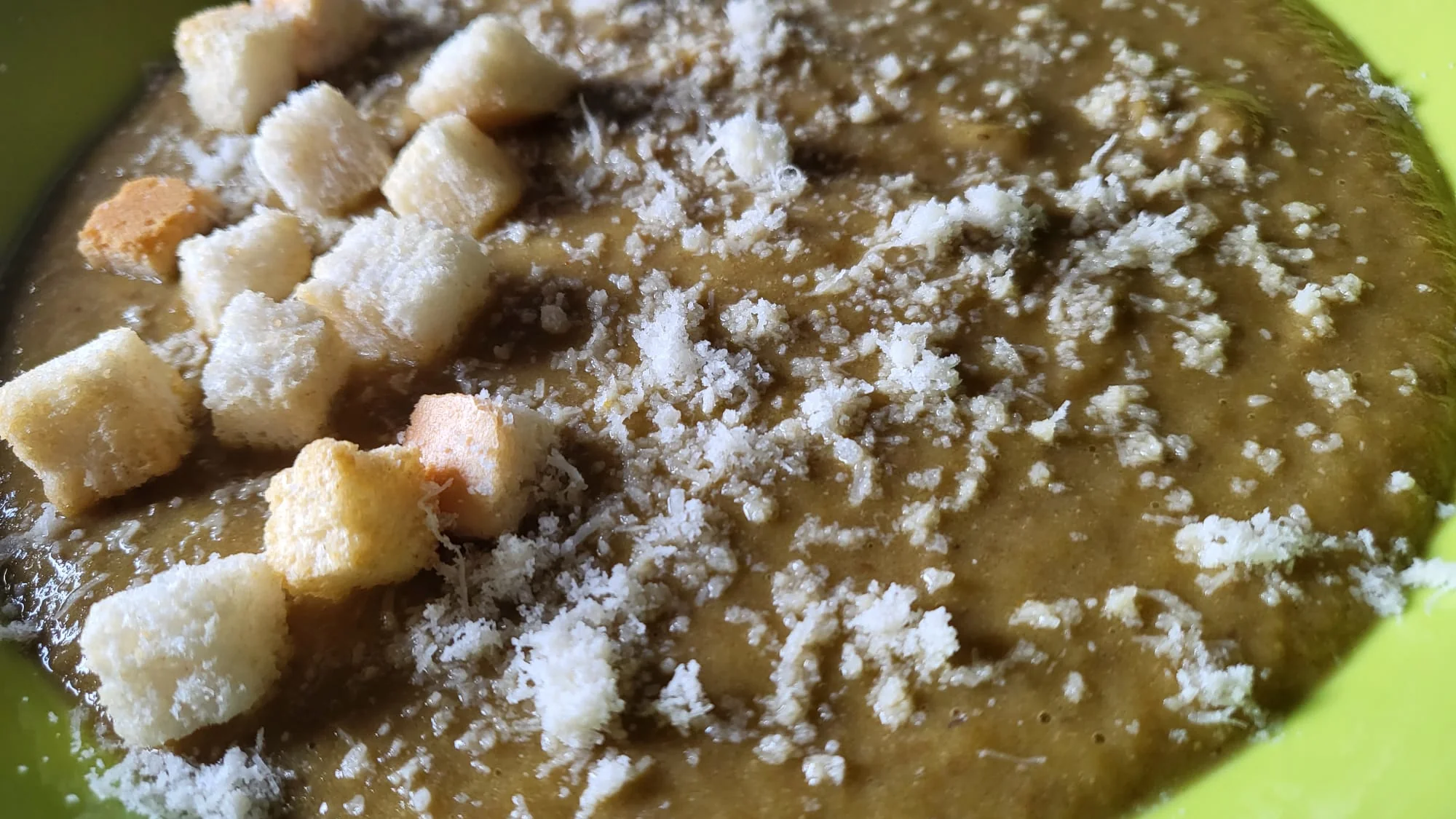 Vellutata di lenticchie e patate con zafferano