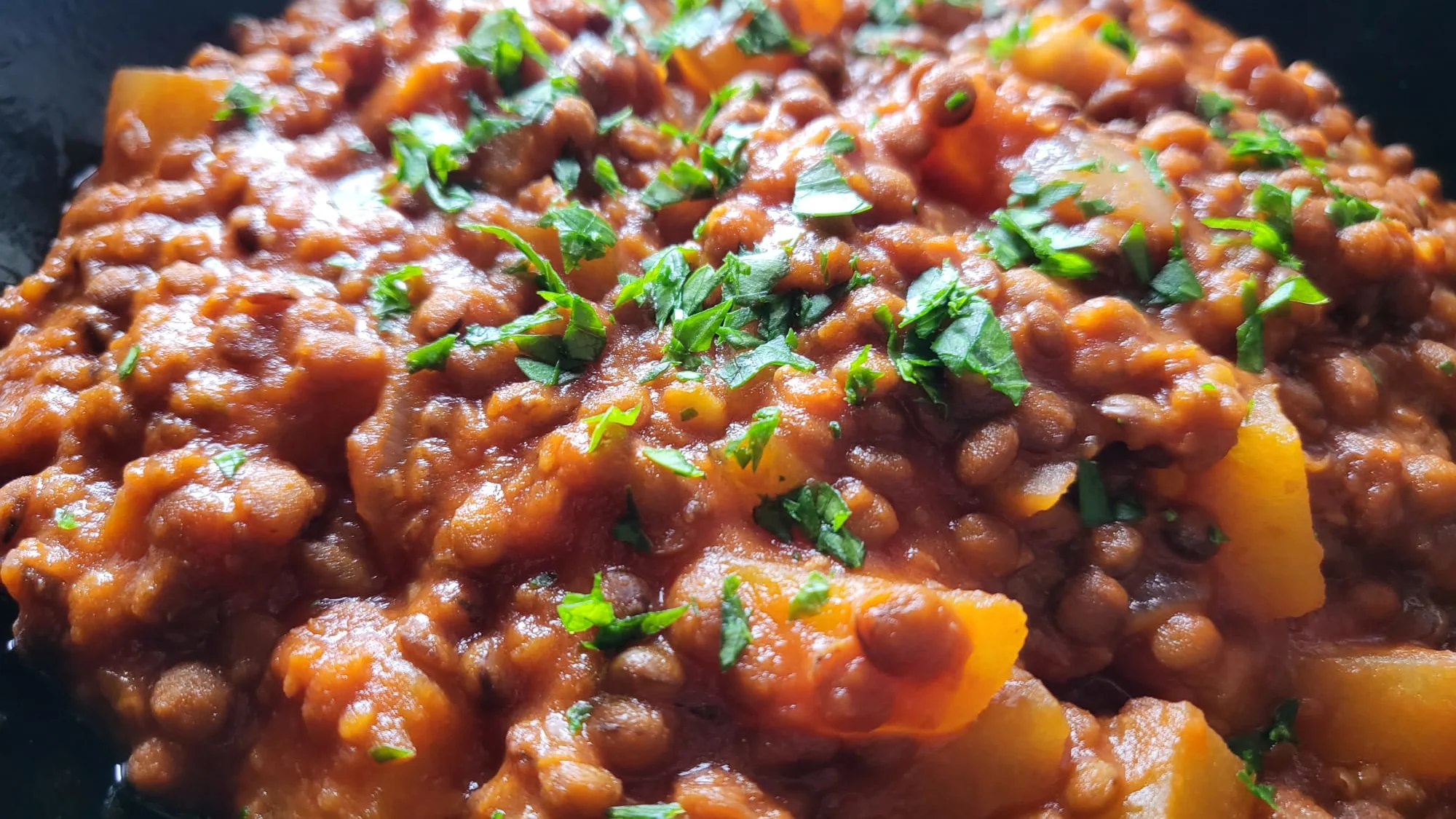 Zuppa di lenticchie e patate al pomodoro