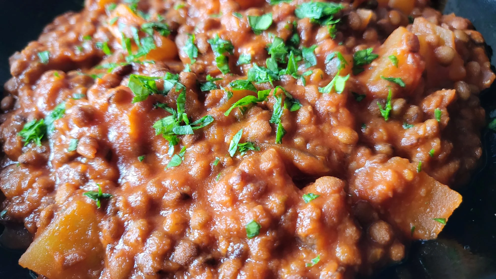 Zuppa di lenticchie e patate al pomodoro